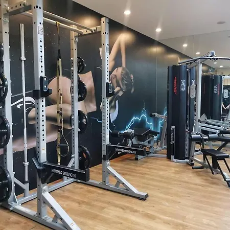 Bgc Stays+Free Pool&Gym Access,200 Mbps